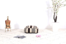 Load image into Gallery viewer, Moroccan decorative pillow