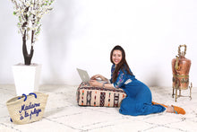 Load image into Gallery viewer, Wool pouf