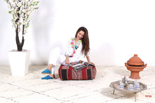 Load image into Gallery viewer, Ottoman square pouf rug
