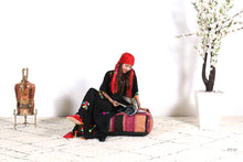Load image into Gallery viewer, Moroccan Interion pouf kilim