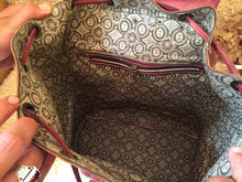 Load image into Gallery viewer, Classic Medium Traveller Backpack in Tan Caramel