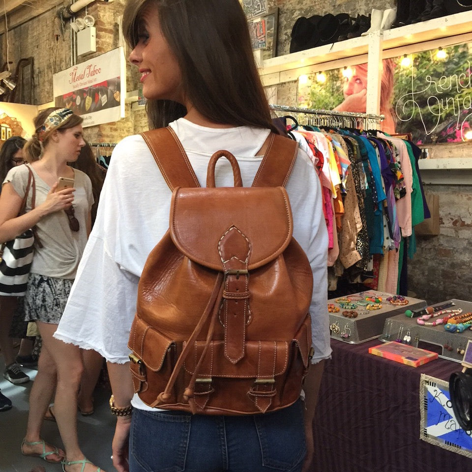 Classic Medium Traveller Backpack in Tan Caramel