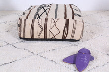 Load image into Gallery viewer, Moroccan pouf kilim 
