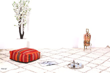Load image into Gallery viewer, Ottoman square pouf rug
