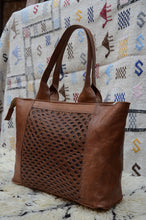 Load image into Gallery viewer, New York Great Carved Leather Handmade Leather Purse
